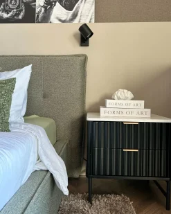 Comodino 2 cassetti GLASTONBURY Marmo/Nero