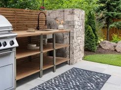 Isola per cucina esterna con lavello IVREA Legno di acacia certificato Marrone/Nero