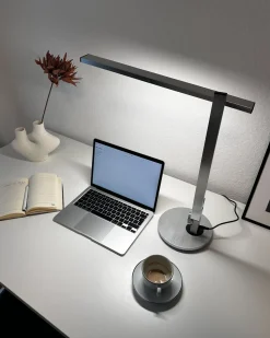 Lampada da scrivania a LED CETUS con dimmer Argento