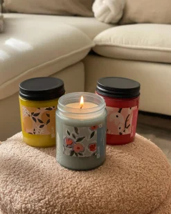 Set di 3 Candele Profumate FRUITY BLOOM Cera di Soia Note orientali Note di erba Note floreali