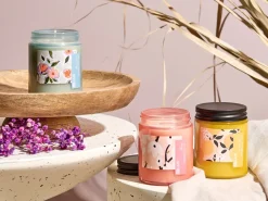 Set di 3 Candele Profumate FRUITY BLOOM Cera di Soia Note orientali Note di erba Note floreali