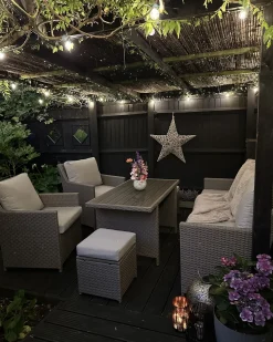 Set salotto da giardino con tavolo e pouf 5 posti FONTI con cuscini Rattan sintetico (PE) Tortora