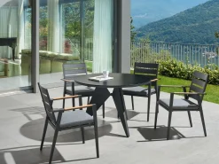 Tavolo da pranzo da giardino OLMETTO 83 cm 110 cm Vetro Nero