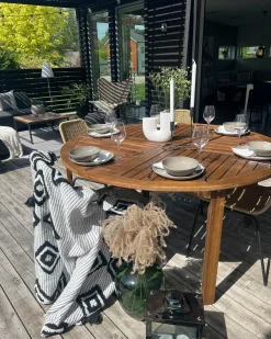 Tavolo da pranzo da giardino TOLVE 150 cm 150 cm Legno d'acacia Marrone