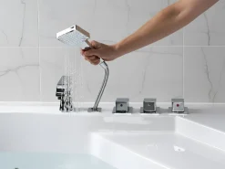 Vasca idromassaggio angolare con LED TAMULA 148 x 66 cm Bianco